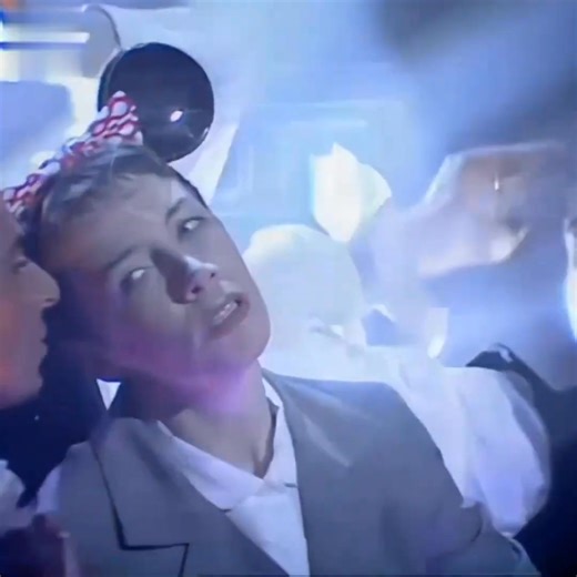 Annie Lennox performing "No More 'I Love You's'" circa 1995. | Eurythmics Video Visionaries