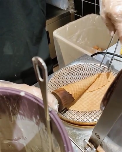 3.2M views · 4.7K reactions | Let's make an ice cream cone!  | Creative Bee | Facebook