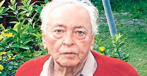 Read full nazm by Muneer Niyazi