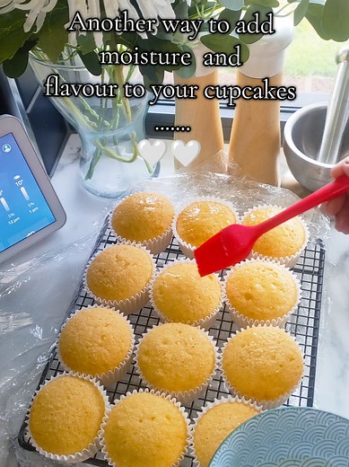 Soaking cupcakes with a simple syrup is another way to add moisture and flavour to your cupcakes 🧑‍🍳 Save this or share this with someone who loves cupcakes 🫶 #cake #cakedecorating #smallbusiness #reels #cakedecorators #cakereels #cakeart #cakeartist #vanilla #vanillacupcakes #localbusiness