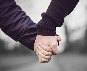 Read On To Get Along With an Introvert Husband | Herzindagi