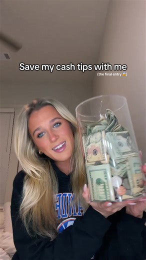 The last entry before I open the jar😱😱 (don’t worry there will be a new jar for the new year) #cashtips #unbreakablejar #fyp #moneyjar #bartender