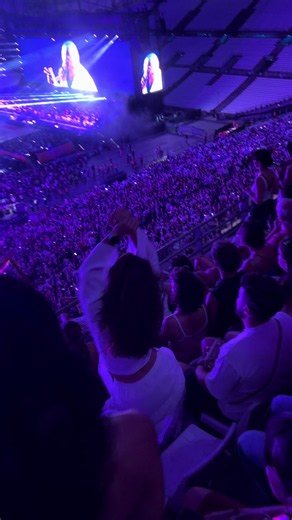 Dis-moi que t’es pas française sans me dire que t’es pas française 😂 La mejor noche 🤍 #badbunny #yandel #marseille #debitirarmasfotos #concert @Bad Bunny @yandel