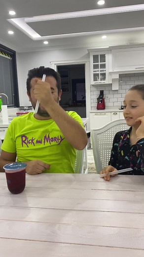 Bubble tea challenge #öykü #birol #baba #bubbletea #bubbleteachallenge