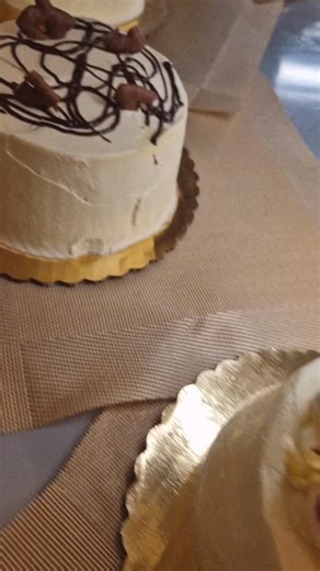 ✨ From oven to shelf, straight to your table ✨ At Cinnamon Cottage, we fill every corner with the goodness of homemade cakes, fresh breads, jams, sauces and so much more – all made with love, care, and the finest local ingredients. 🥖🍰🍯 Pop in and taste the difference, because homemade is always best 💛 #CinnamonCottage #HomemadeWithLove #LocalGoodness | Cinnamon Cottage Cork