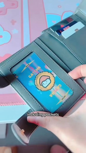 Dark and cute vibes 🖤 Shadow’s cute little paws help hold your cash safely and securely - it is their duty! 🎨 Designed by Pwuffy 🌷 9 x 12 cm folded, 27 x 12 unfolded | Pwuffy