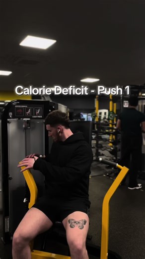 Calorie deficit Push session - Good connection with all sets. No drop in performance or intensity. Lacking energy after work. Still need pre workout #gymtok #push #strengthtraining #preworkout #form