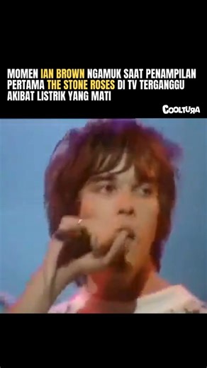 COOLTURA INDONESIA on Instagram: "Debut TV The Stone Roses yang paling melegenda terjadi di BBC2 The Late Show (1989): mereka mulai membawakan “Made of Stone” secara live, lalu baru sekitar satu menit, listrik/power studio tiba-tiba drop dan musik langsung mati. Di tengah kekacauan, presenter Tracey MacLeod dipaksa improvisasi di depan kamera sambil kru berusaha beresin situasi dengan band masih berdiri di set, jelas kesal karena momentum pertunjukan buyar. Lalu momen ikonik itu pecah: Ian Brown