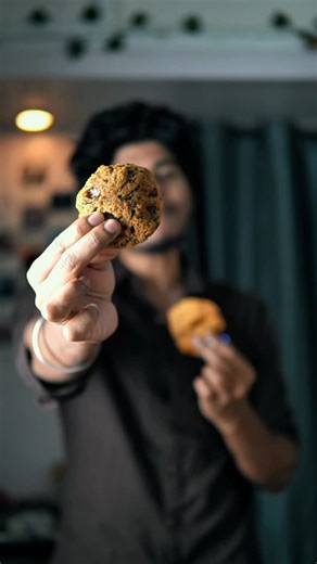 Dr.Baranidharan on Instagram: "Vadai story 🍩😂 Ulundha vadayo , paruppu vadayo - veetla senju sapdunga . Trans-fat ( industrial fat ) can increase your risk of heart disease 3 fold . It can be found in products made in bakery , packed items etc., #durabledoctor #viralreeĺs #featureme #foryou #health"