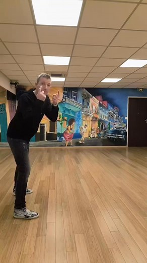 Une minute pour apprendre le Kuduro | Kostas Markadas