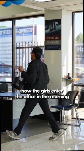 How girls enter the office 😂