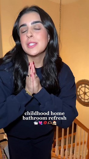 Spruced up my childhood bathroom a little since I’ll be back home for a while!! ☺️🏠💘🛁✨ @HomeGoods #bathroommakeover #bathroomrefresh #homegoods #beforeandafter #homedecor | laylathenurse