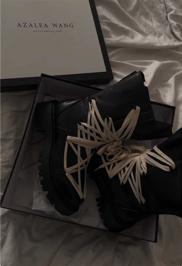 @Azalea Wang #azaleawang #bootseason👢🍁🍂 #combatboots #winterfashion