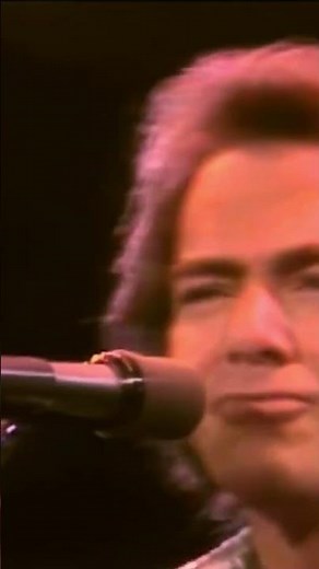 Neil Diamond performing at The Greek Theatre in 1976. Leave a comment if you were there! ~ Team Neil