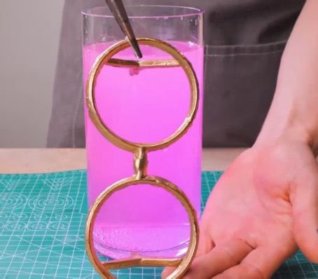 3.7M views · 9.9K reactions | Out-of-the-box eyewear! Crafting glasses from unexpected things! | 5-Minute Crafts | Facebook