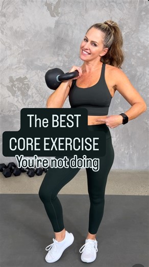 CORE 🔥🔥🔥 The best core exercise you *might* not be doing: The CARRY! This move is so functional—how many things do we carry during our days between groceries, kids, pets, bags, boxes— you’re already doing this move! But it’s also such a great way to train our core through stability. Our core muscles main job is to stabilize the spine throughout all our movement, and core stability exercises are a key part of our ab training. Dynamic movements and “ab exercises” are great, too, but if we don’t