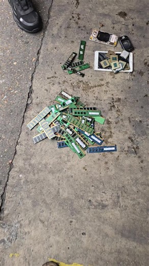 another busy day we started the day of selling some e waste then sold 12 bikes and 20 fridge pots and done a good load in the scrap yard same again tomorrow:) #hustle #weekendgrafting #fyp #scrapmetalrecycling #scrapmanben