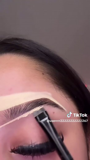 Eyebrow Tutorial: How to Perfectly Fill In Your Brows