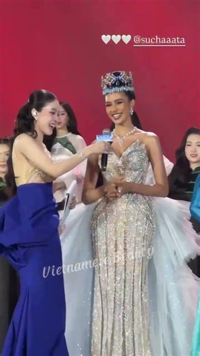 The Iconic Moment: Reigning Miss World Shines on Vietnam Stage