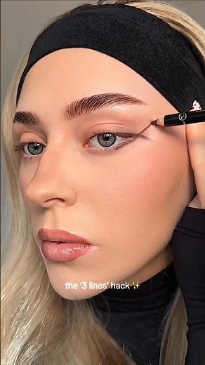 two eyeliner hacks🖤 the ‘3 lines hack’ vs the ‘powder method’ ✨ #eyeliner #hack #beauty #usa #uk