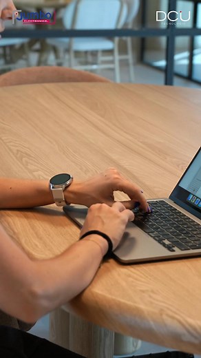 Round, refined, ready — DCU Tecnologic smartwatches at Jumbo Electronics! Sleek circular design with HD full-touch display, Bluetooth calling, continuous heart-rate & SpO₂ monitoring, multi-sport modes and multi-day battery life — premium features across DCU’s smartwatch line. We also stock the full DCU lineup you can try in our stores: from smartwatches and true-wireless earbuds, to open-ear/air-conduction headphones, power banks and wireless chargers Proud to be the official DCU distributor in