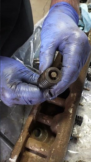 #shorts ECCENTRIC ENGINES: Have You Ever Seen Valve Keepers Like These!? 🤔