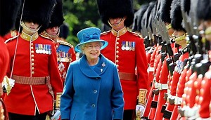 Queen Elizabeth ‘nearly shot’ by Palace guard during night stroll: Source
