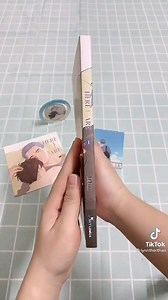 730K views · 10K reactions | Một chiếc clip review bản đặc biệt Here U Are! Cre: lynntherthan | Tiktok -----  Here U Are 1 - DJun  Link đặt truyện: Shopee: https://tinyurl.com/hereuare1-skybooks Tiki: https://tinyurl.com/hereuare1-tiki #Here_U_Are #Skycomics | Skycomics | Facebook