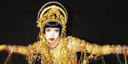 Lisa’s Elaborate Golden Siren Halloween Costume Is as Mesmerizing as the Character It’s Based On