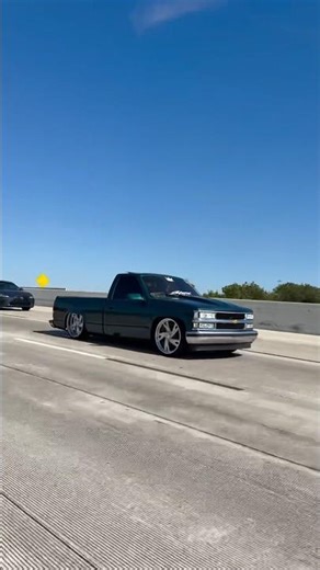 Shortbed OBS Chevy Cruising Low on Intros #obschevy #obstruck #droppedtrucks #loweredtrucks #chevy
