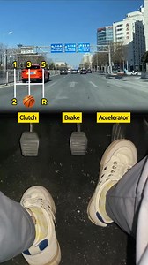 170K views · 2.7K reactions | Driving a manual car is actually very easy#manual #automobile #cartok #car #driving #cartips #auto #tips #drivingtips #carknowledge | Tasawar | Facebook