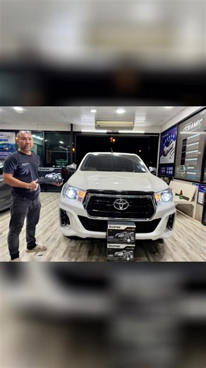 #ไฟเดิมว่าพอ… แต่พอได้ลองขับกลางคืนจริง ๆ จะรู้เลยว่า มันยังไม่สุด คันนี้ Revo Z Edition 2020 อัปเกรดใหม่ทั้งชุดด้วย 🔥 โปรเจกเตอร์ GP70 คู่กับ ✨ วงแหวน i7 Matrix ระบบไฟเลี้ยวตาม สิ่งที่ได้ ไม่ใช่แค่ความสว่าง แต่คือ “ความมั่นใจทุกครั้งที่จับพวงมาลัย” ✔️ แสงพุ่งไกล คม ชัด ✔️ เส้นไฟสวย มีมิติ ไม่ฟุ้ง ไม่แยงตา ✔️ วงแหวน i7 Matrix เปิดไฟแล้วหล่อทันที ✔️ ไฟเลี้ยววิ่งตาม เพิ่มทั้งความปลอดภัยและลูกเล่น กลางคืนมืด ๆ ฝนตก ถนนดำ ไฟชุดนี้ช่วยให้มองเห็นถนนจริง จับเส้นทางได้ชัด ขับสบายตา ขับสนุกขึ้นแบบรู้สึก