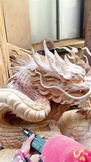 Bringing Wood to Life: Detailed Dragon Statue Carving