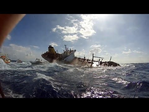 Massive Ship Sinks – Shocking Footage