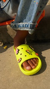 175 reactions · 5 comments | BST Classic Sandals mới: Sải bước thoải...