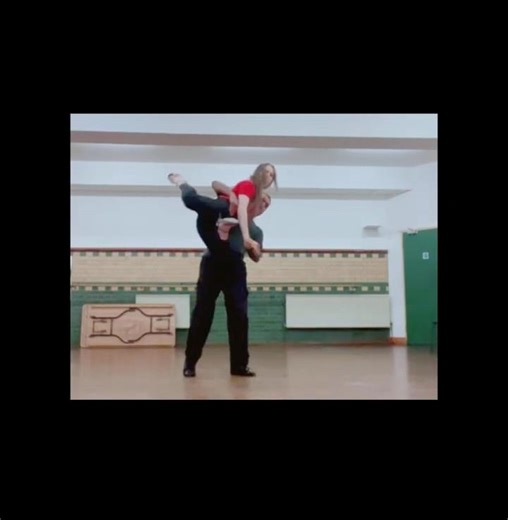 Tango jump #tango #danzasyacrobacias #choreography #tangoescenario