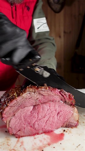 The Ultimate Prime Rib Recipe: Perfect Roast the Right Way 🎄🔥 Want the BEST prime rib with a crispy crust and a juicy, tender center? This is how you do it the RIGHT way. Ingredients 6 lb Prime Rib Roast (bone-in or boneless) Right Way BBQ Ultimate Steak Rub Optional second layer: dried rosemary leaves Instructions Season for success. Generously coat your 6 lb prime rib with Right Way BBQ Ultimate Steak Rub. Add rosemary if desired. Place the roast uncovered in the fridge overnight. This dries