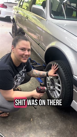 car meet night and wheel set up swap #cargirl #e30