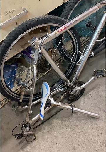 Rusted, worn, forgotten bike unboxing #vintagebike #restoration