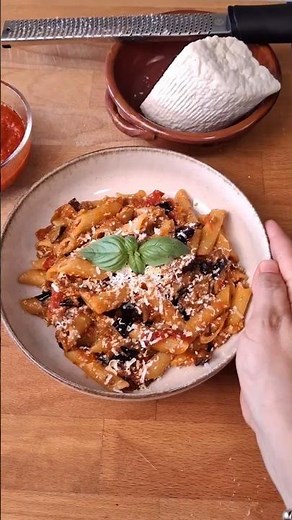 Pasta alla Norma: The Traditional Summer Recipe 🇮🇹🍆