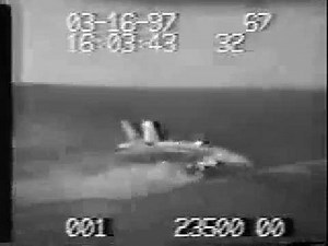 Wild F-18 Carrier Landing (1997)