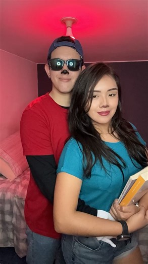 𝐀𝐧𝐝𝐫𝐞𝐰 𝐆𝐫𝐞𝐲 on Instagram: "You rock my world 😜❤️ #goffy #maxandroxanne #disfraces #parejas #halloween #instareels #couplegoals"