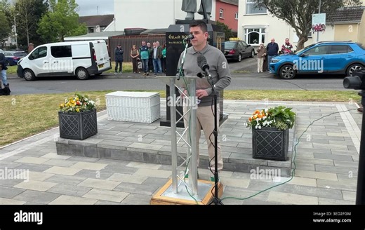 Crowds gather to mark 45th anniversary of IRA hunger striker's death Stock Video Footage - Alamy