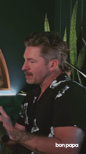 Selon moi un des moments les plus forts de l’entrevue avec Jonas. Tellement ouvert et transparent à propos de ses failles … Quand deux gars réalisent ensemble à quel point on a tout à gagner à s’ouvrir à l’instinct féminin de nos blondes. Tellement puissant que parfois, ça nous fait peur, je crois… qu’en pensez-vous? La discussion complète via le lien en bio 🎤 #bonpapa #bonpapapodcast #paternité | Tobie BH