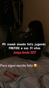 Mamá feliz jugando Free Fire