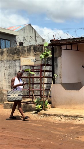 Eh oui c’est la meilleure référence 😊et j’en suis la preuve. Je suis en traitement depuis 1mois déjà et les produits que je prends avec elles sont de très bonne qualité ( certes les résultats ne sont visibles trop tôt ) mais ça traite en profondeur et tout doucement vos imperfections que présentent votre visage ou corps ❤️ sans vous laisser des kinto ni tache ❤️ @skincare luxe by Margret 229 la référence pour vos produits ❤️ homme comme femme