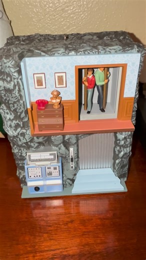 𝗥𝗜𝗖𝗞 𝗟𝗘𝗘 𝗝𝗔𝗠𝗘𝗦 on Instagram: "Batman batpole 66 ornament has now been set in place."