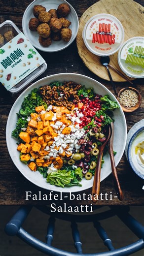 Saara on Instagram: "Mainos @baba.fi / Talven The Salaatti, jota minä ja sinä tullaan tekemään vielä monta kertaa! 😃 Tää on todella riittoisaa ja vie todellakin nälän😋! Maistuu heti lämpimien täytteiden kanssa ja myös jäähtyneenä - eli toimii hyvin myös eväänä🤗. Saanen esitellä myös toisen mun tän vuoden vuosikumppanin eli aivan ihanan Baban, jonka tuotteet on ollut mulla vakiokäytössä Baban alusta asti - vuodesta 2014. Tiesitkö, että Baba on kotimainen yritys, jonka tuotteita valmistetaan He