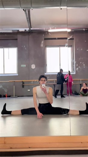 Mastering the Art of Ballet Splits: A Comprehensive Guide
