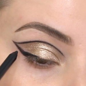 21K views · 424 reactions | Let Makeup By Rose XOXO inspire you to try this ‘60s makeup look!  Head to our YouTube channel to see her create this dramatic glam using tattoo studio gel pencil and hyper easy liner. #makeupandstayin #mnyliner WATCH HERE: https://youtu.be/1miNGepOsbs | Maybelline New York | Facebook